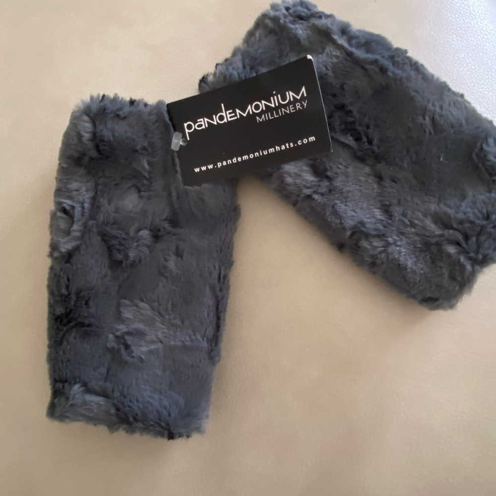 Fingerless faux fur gloves